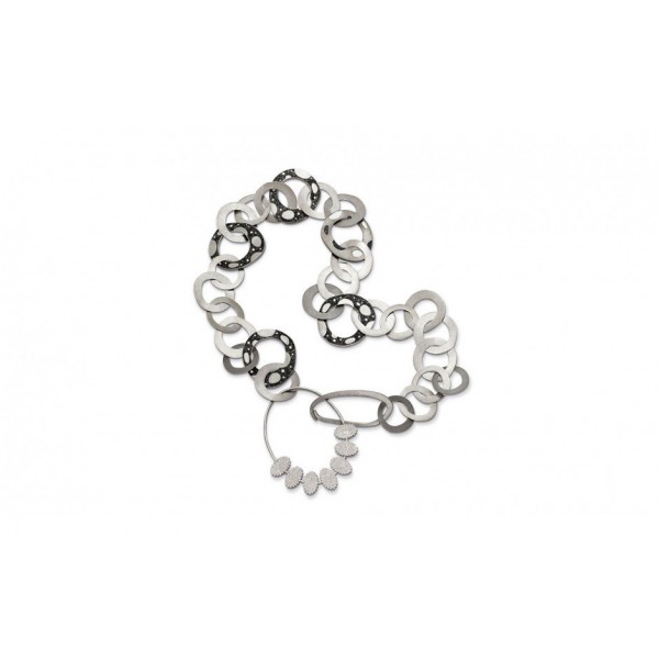 Thea necklace 1